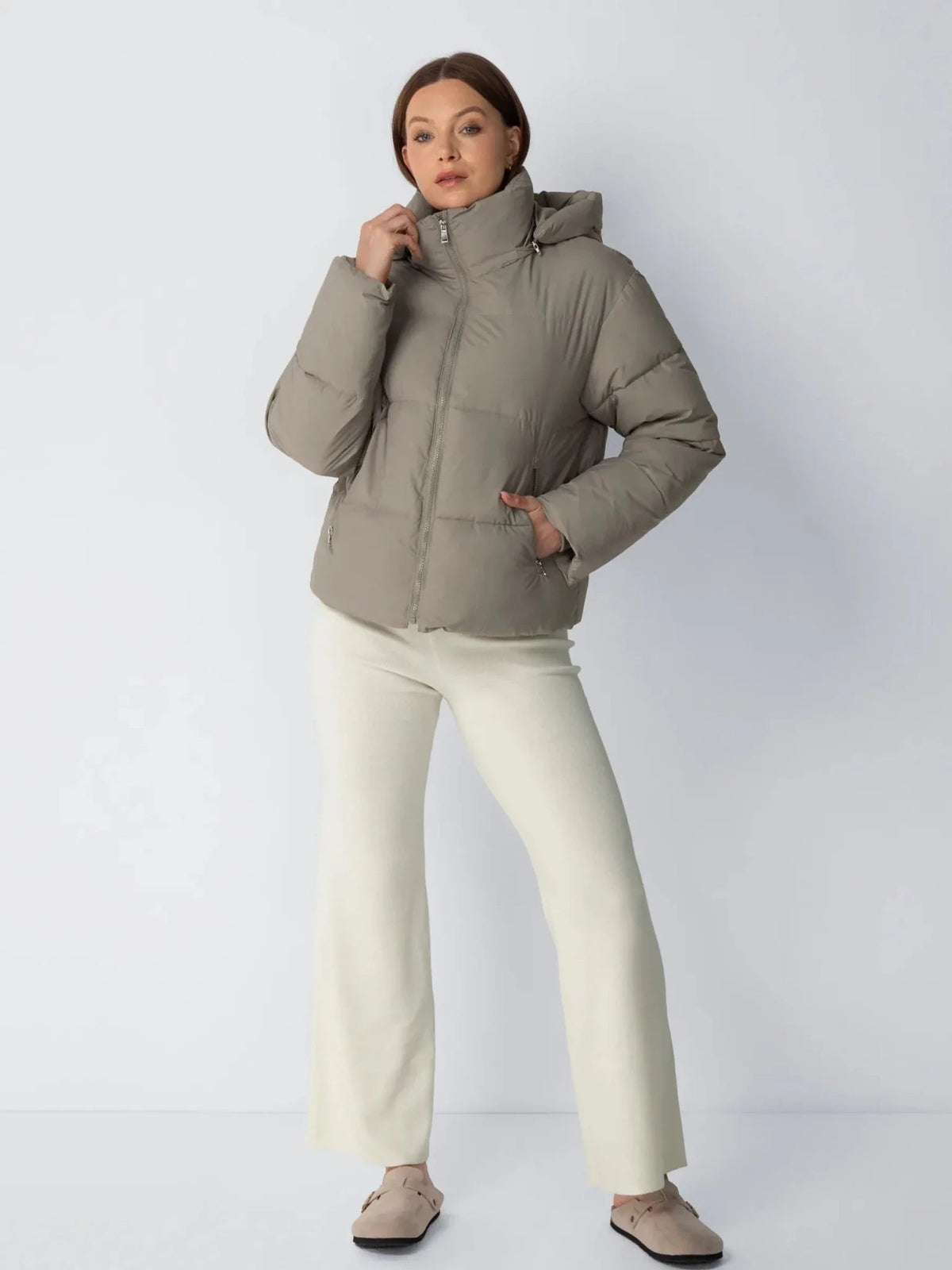 C02-2025-Modern taupe